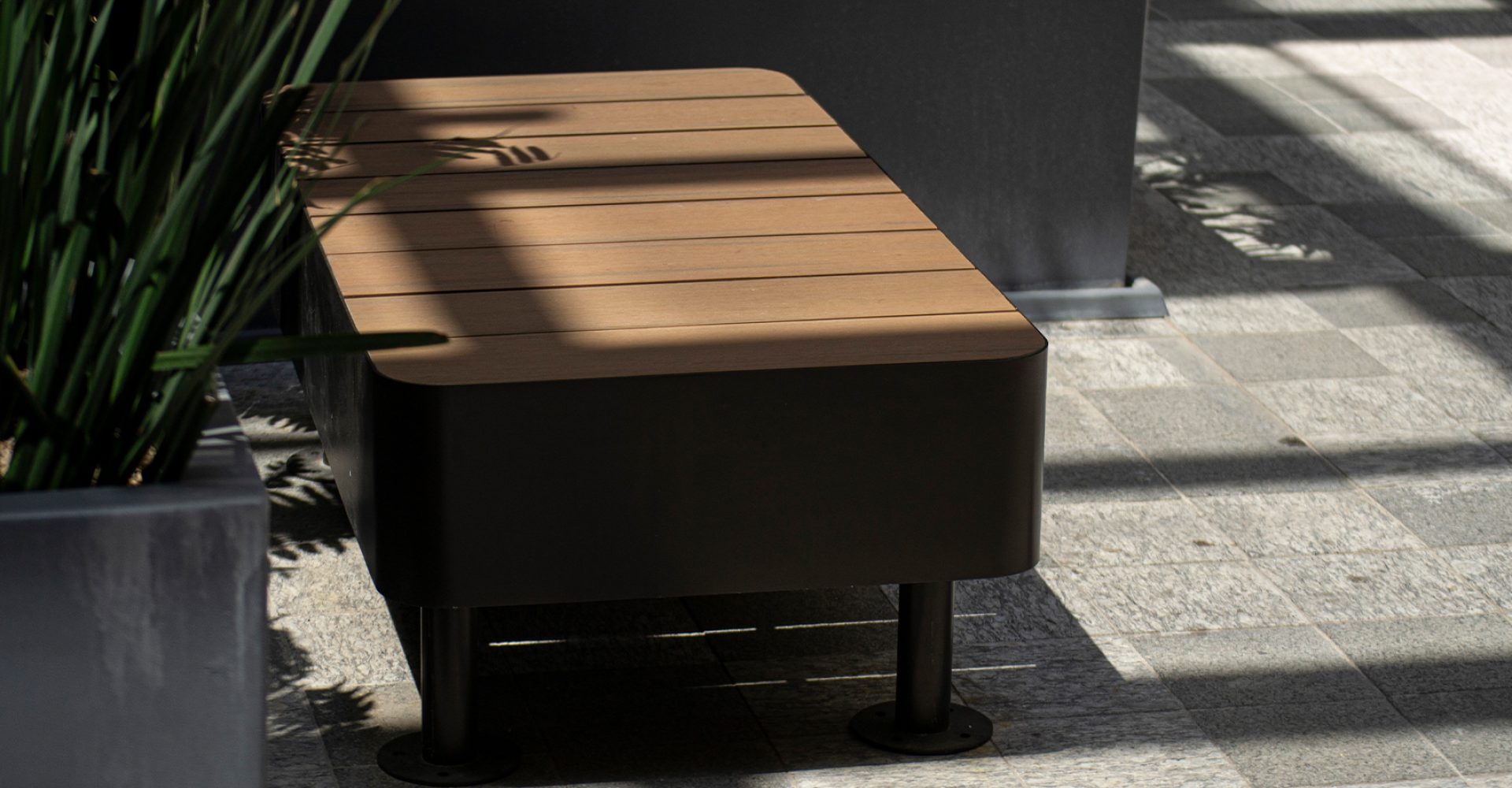 paramento_mobiliario-urbano_banner_producto_asiento_sociale-lunga_04